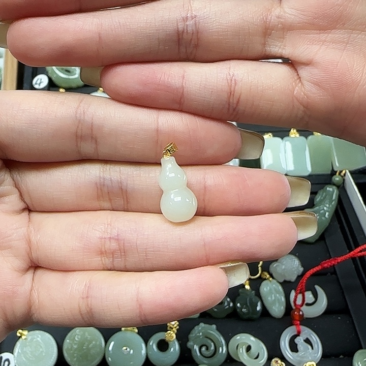 和田玉颈饰18K金镶嵌