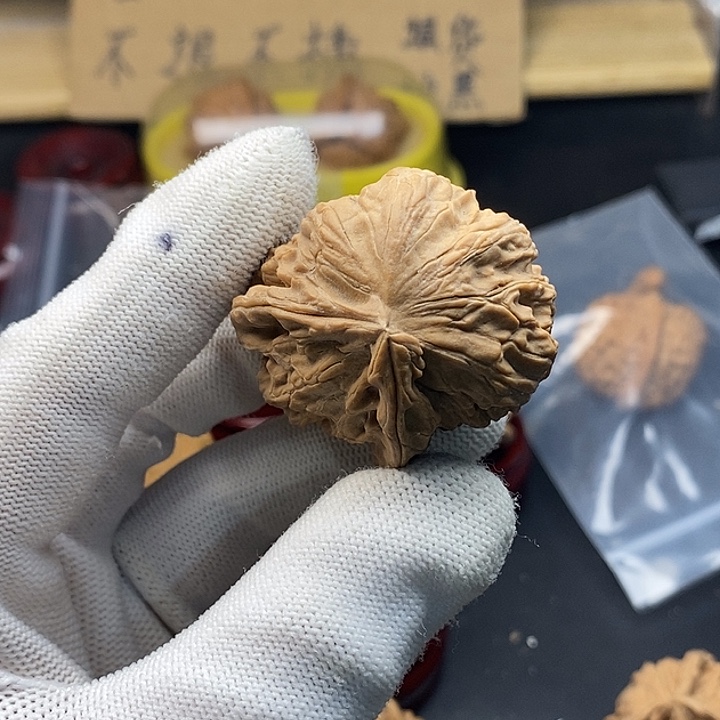 郭***店吊坠文玩核桃瑕疵不退不换