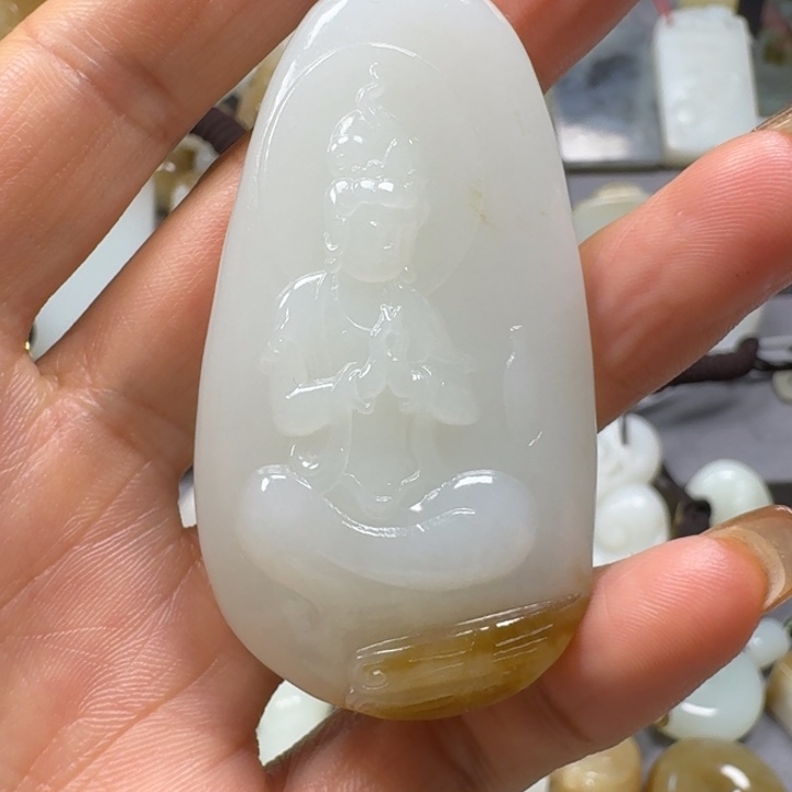 和田玉颈饰未镶嵌展*