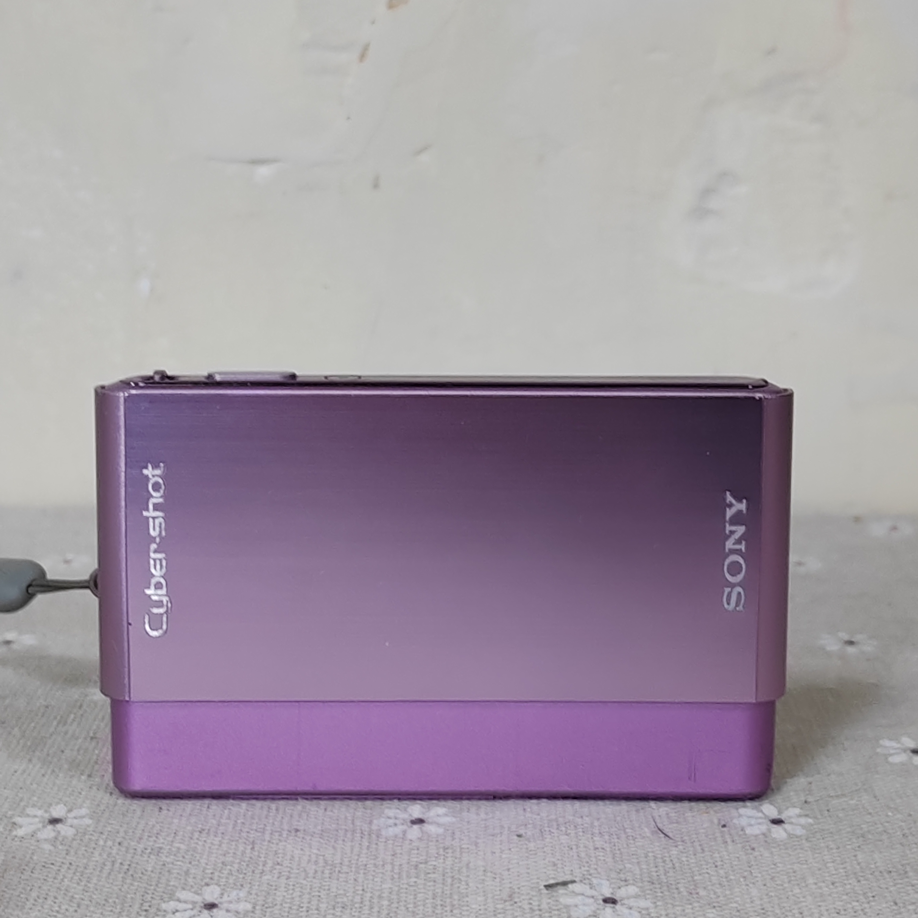 95新 Sony/索尼  T77 1010万像素 复古风 滑盖式 触摸屏 配件齐全