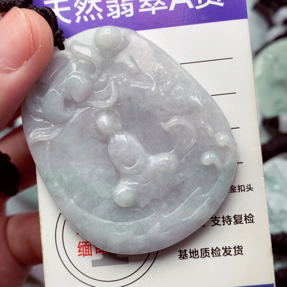 翡翠挂件未镶嵌翡翠