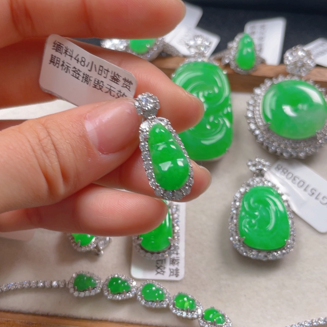 翡翠颈饰银S925镶嵌翡翠