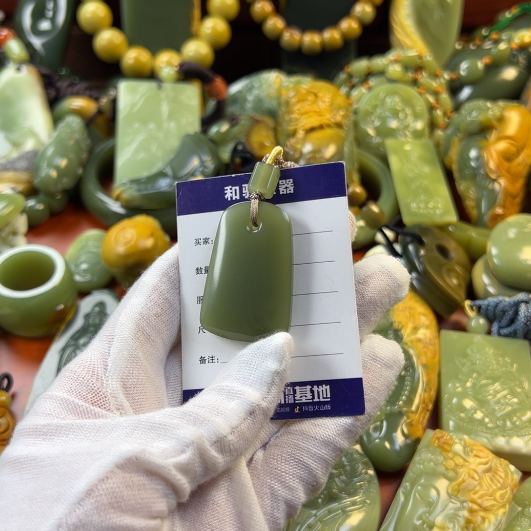 岫岩老玉（透闪石质玉）颈饰未镶嵌太****河