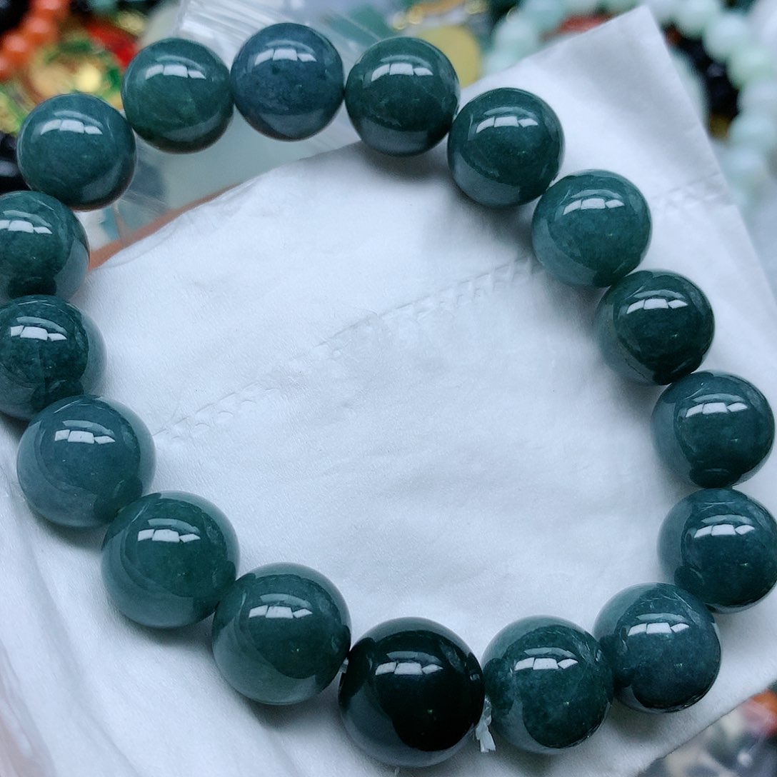 翡翠颈饰未镶嵌牌子