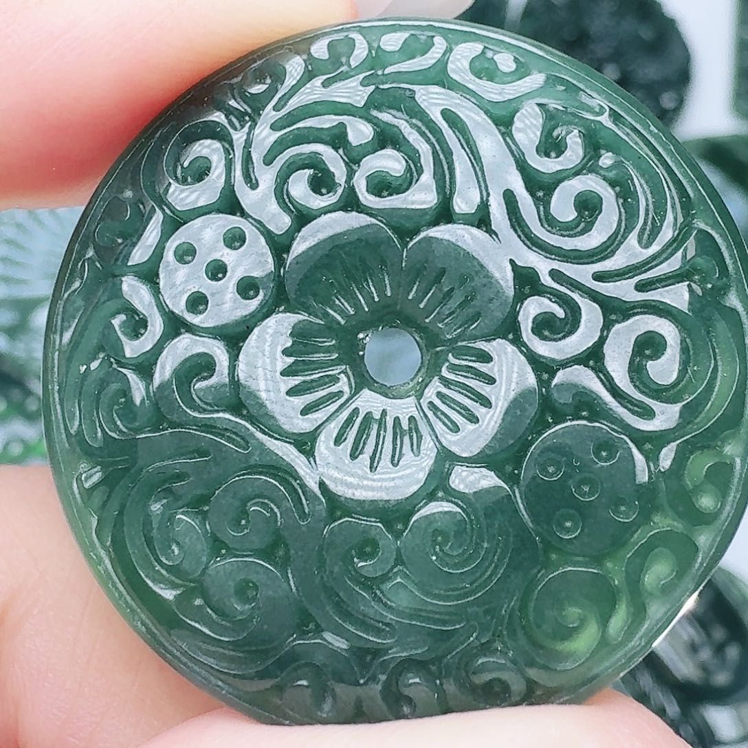 翡翠未镶嵌颈饰111