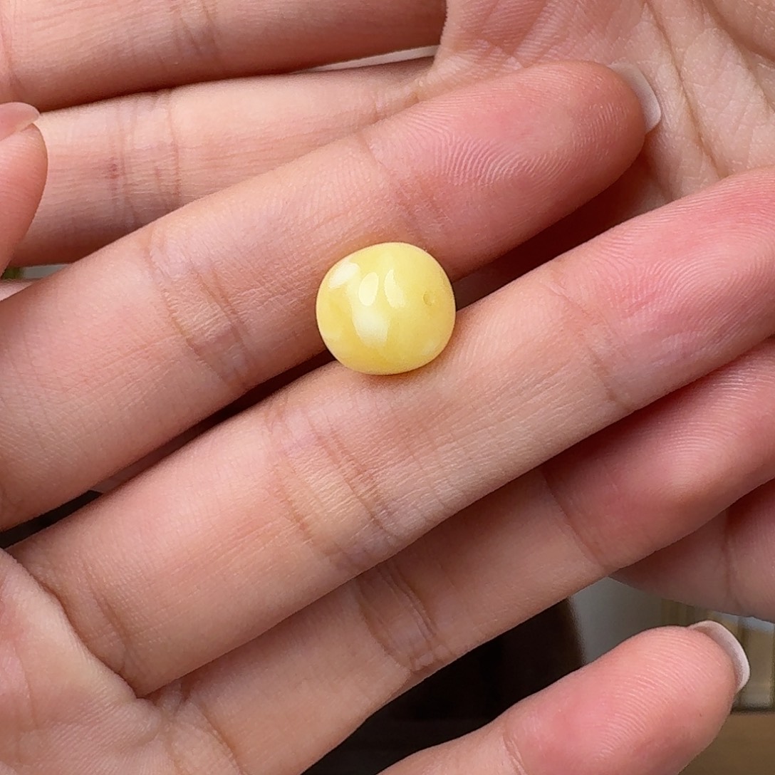 蜜蜡未镶嵌珠宝奇石多样性发一