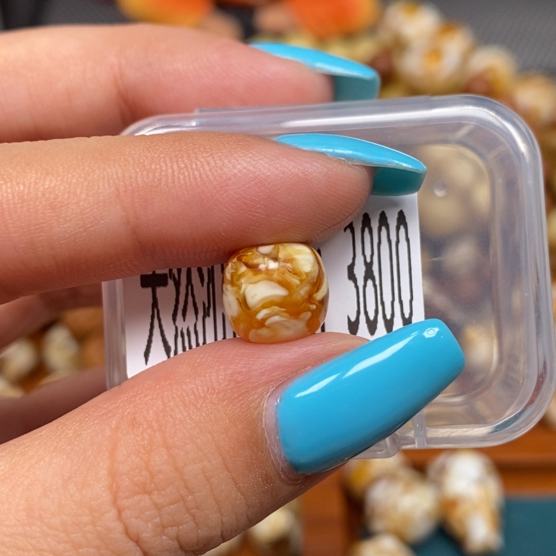 蜜蜡未镶嵌珠宝奇石3800