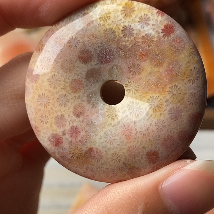 宝***碗硅化珊瑚未镶嵌颈饰
