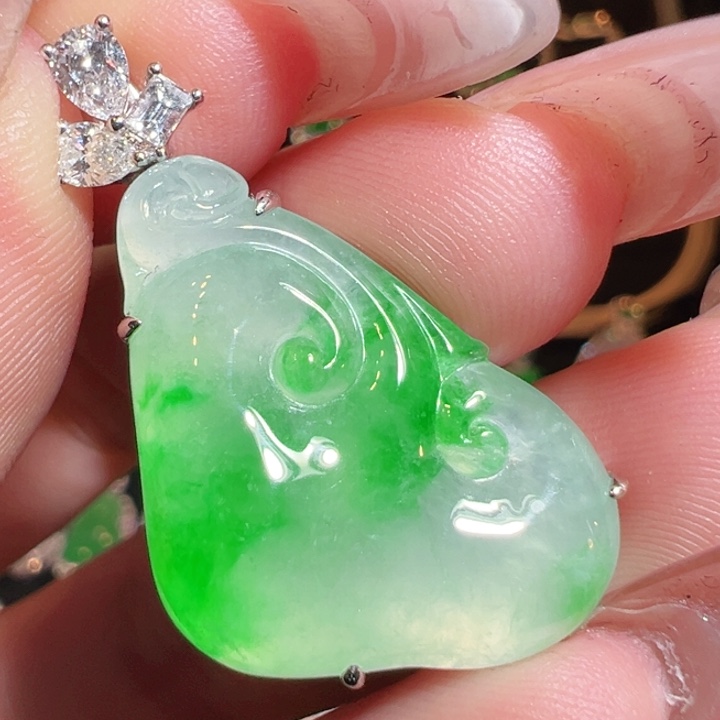 18K金镶嵌挂件翡翠