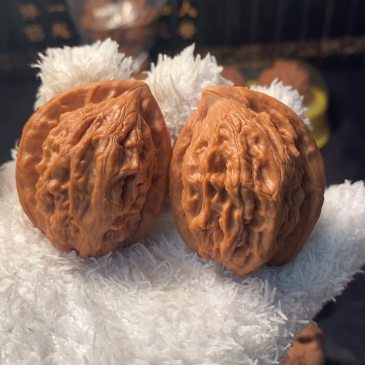 文玩核桃吊坠大红袍比翼鸟