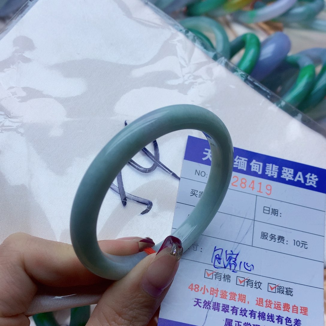 翡翠手镯未镶嵌翡翠手镯