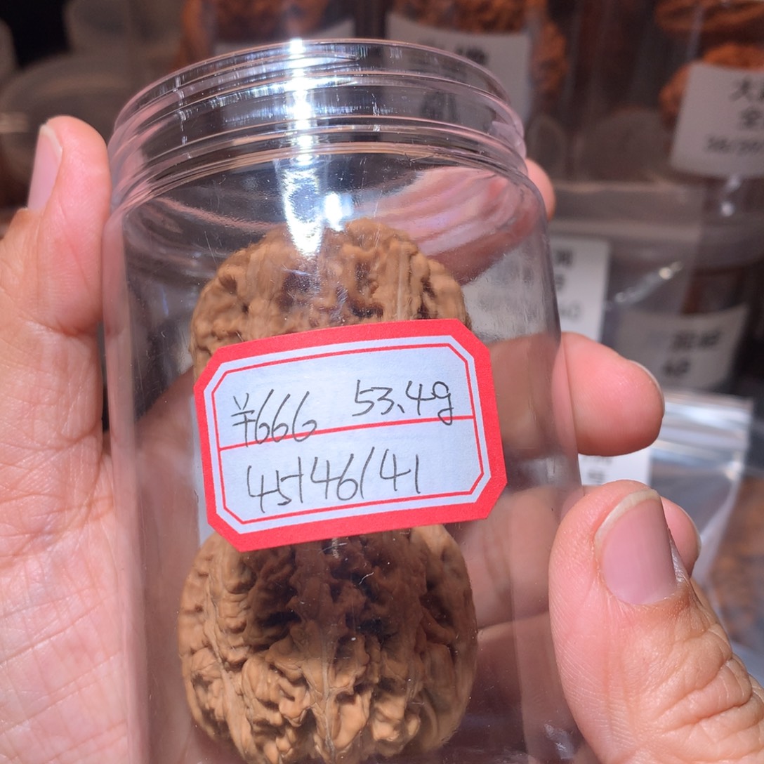 R***r吊坠文玩核桃45全品粗筋