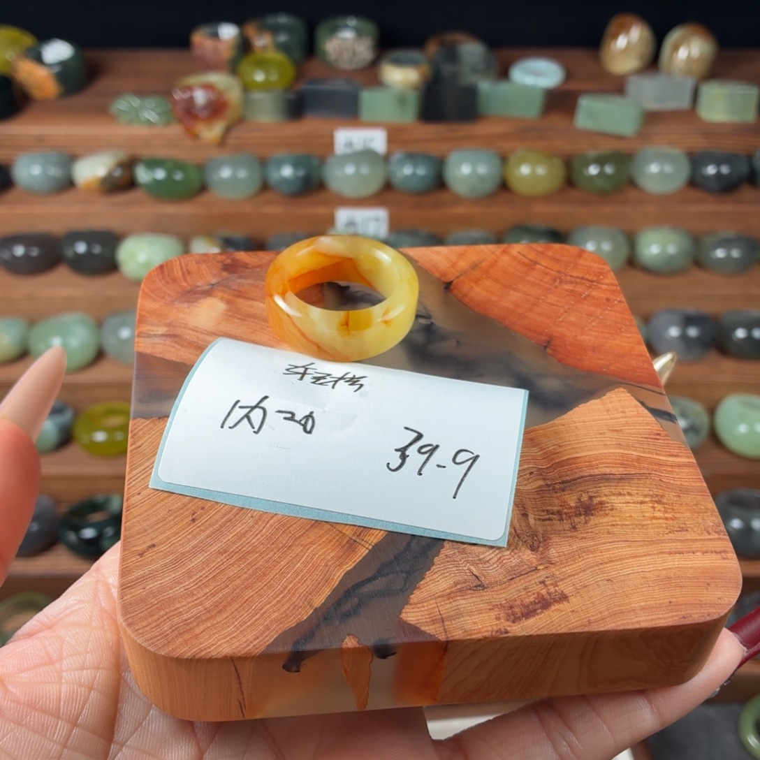 轻****蛇纹石玉未镶嵌戒指