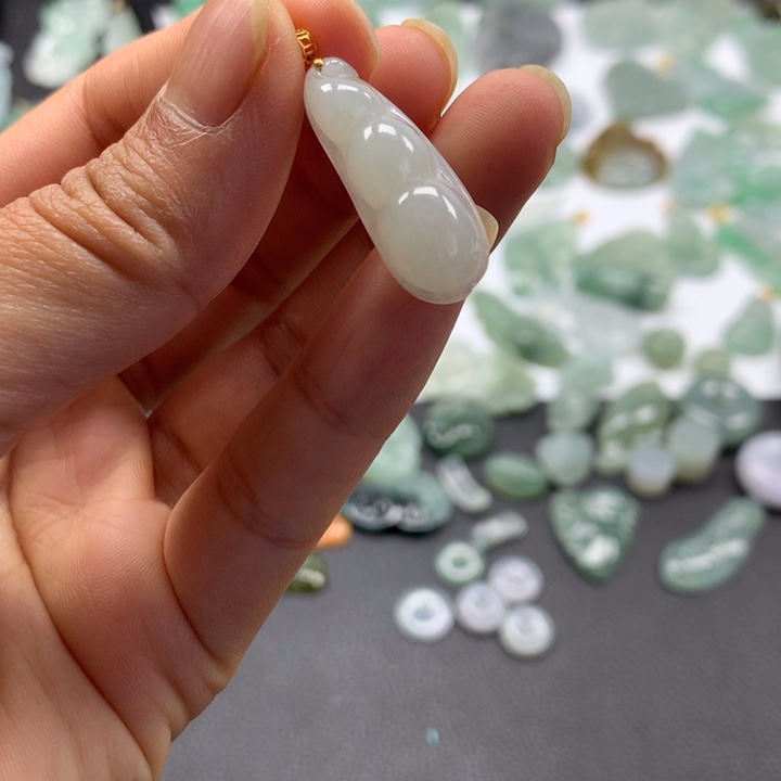 翡翠颈饰未镶嵌豆子