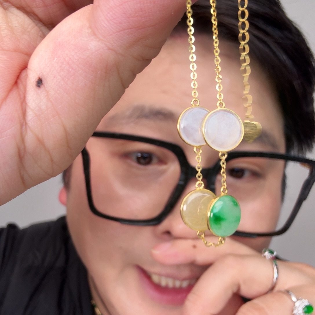 翡翠18K金镶嵌颈饰一件