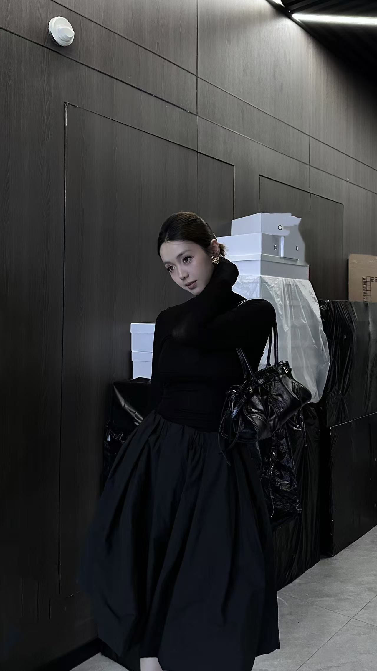 质感蓬蓬松紧A字半身裙小黑裙25682