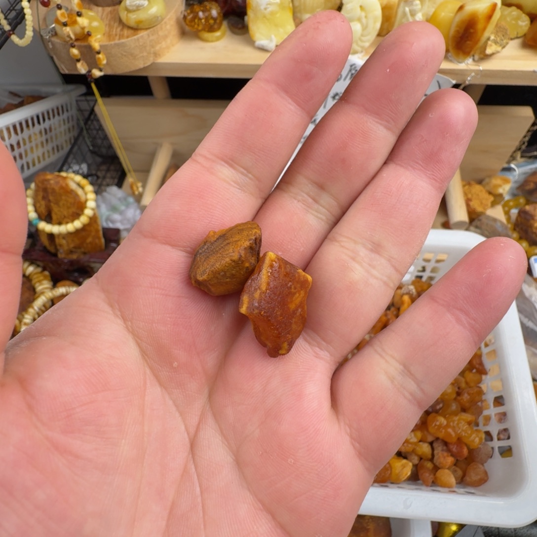 三***田琥珀未镶嵌裸石2克