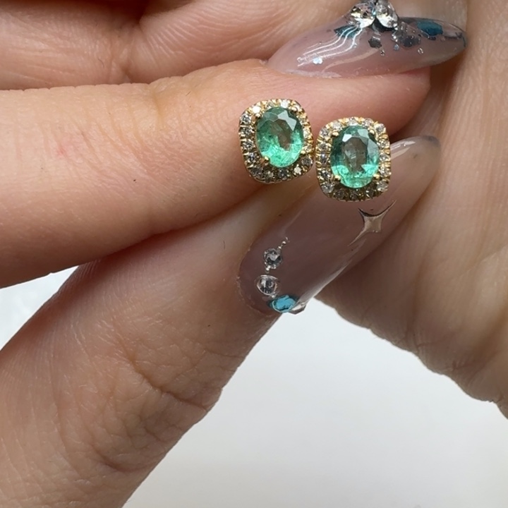 耳饰18K金镶嵌祖母绿