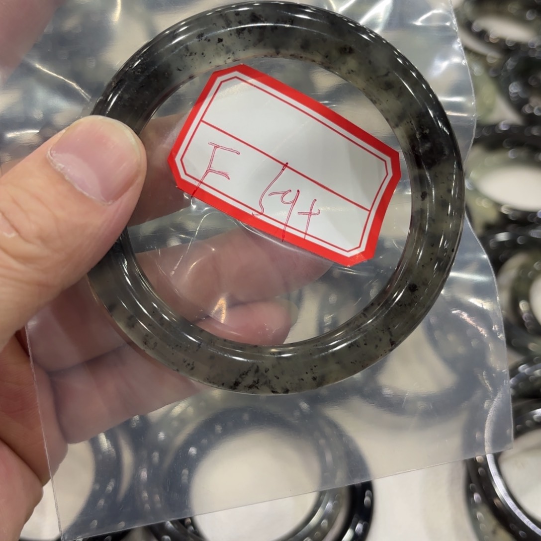 蛇纹石玉手镯未镶嵌F****h