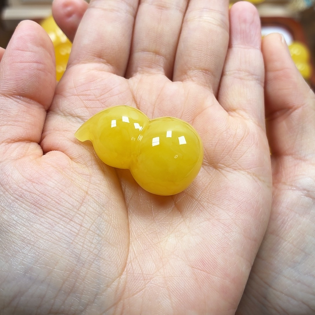 小***米蜜蜡未镶嵌颈饰焦皮浓蜡妖花葫芦