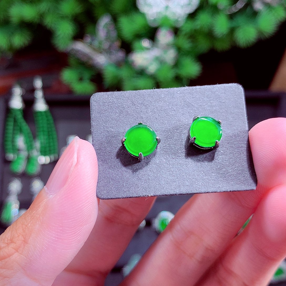 颈饰未镶嵌翡翠天然