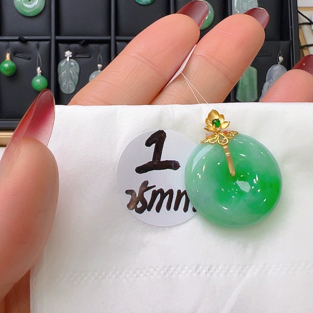 翡翠18K金镶嵌颈饰