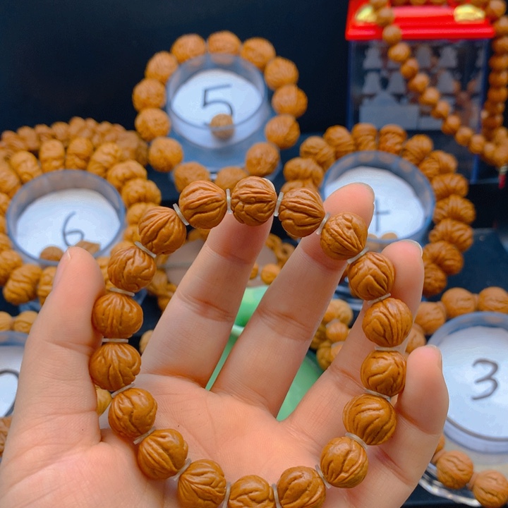 桃核吊坠玉龙脊妮妮