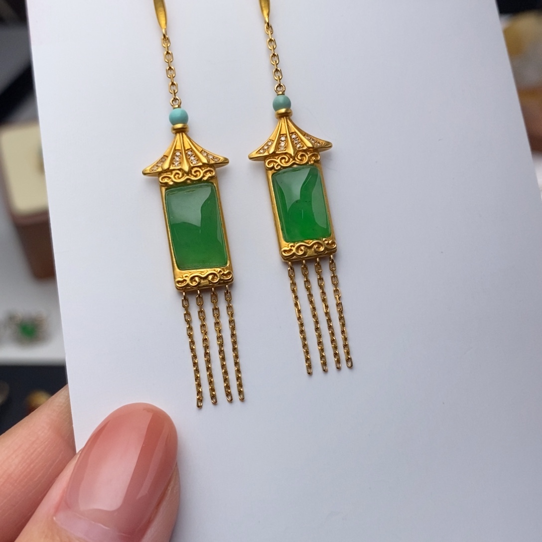 翡翠18K金镶嵌颈饰隐