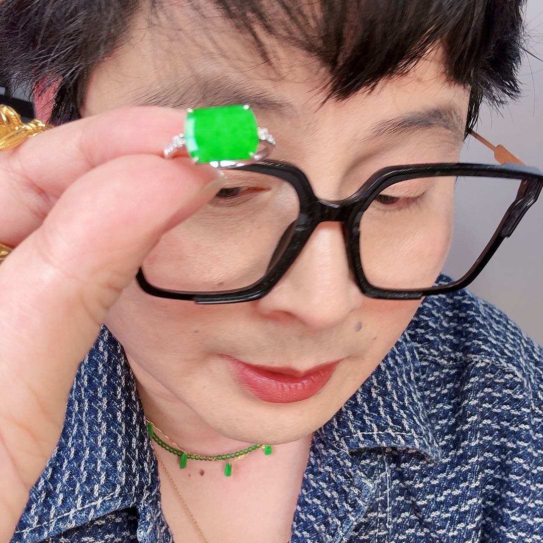 翡翠颈饰18K金镶嵌大*羊一个