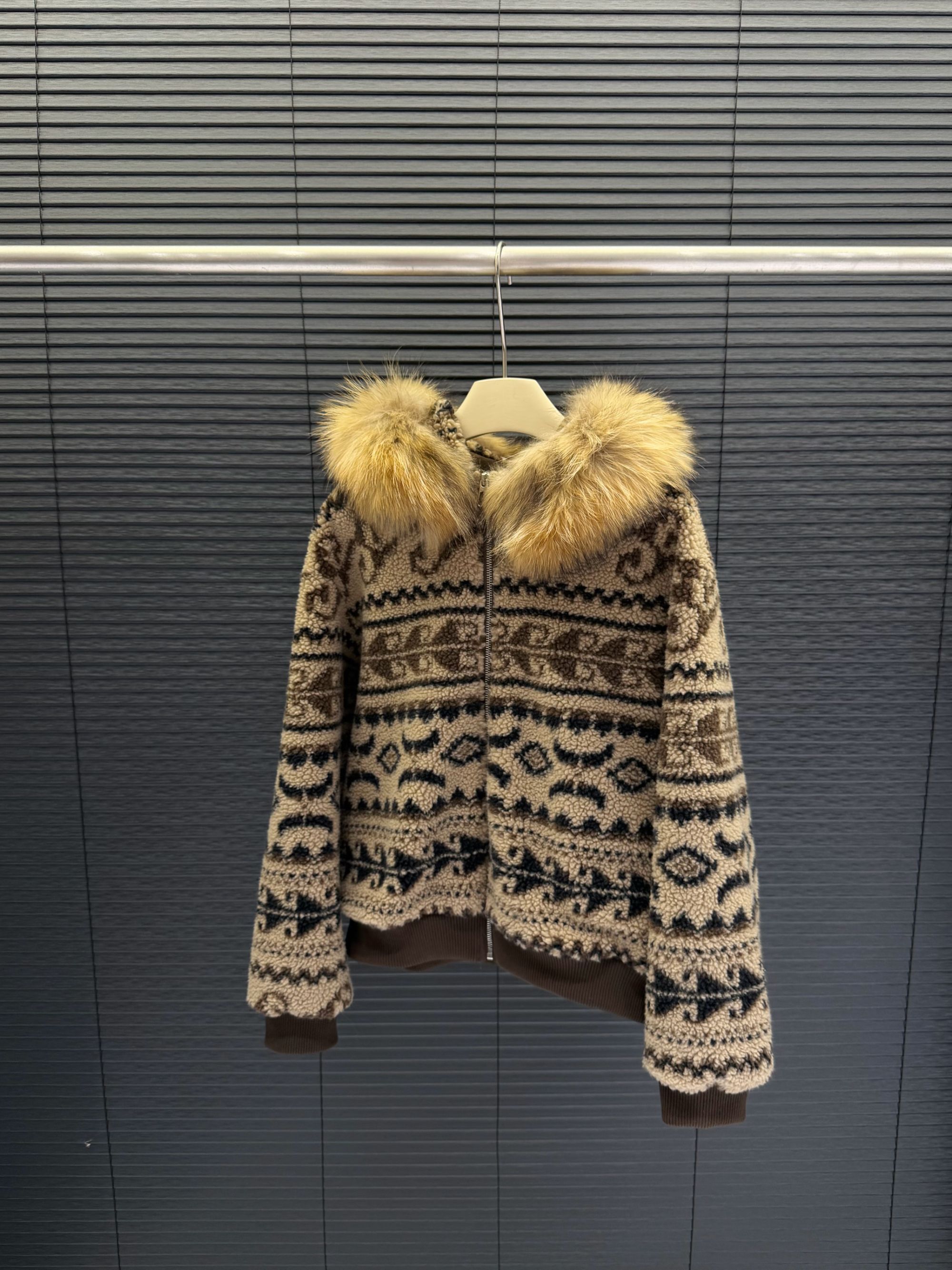 仓美美女装-颗粒毛花色毛领设计外套（卡码推荐拍大！）