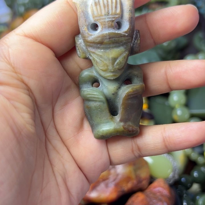 未镶嵌岫岩老玉（透闪石质玉）挂件