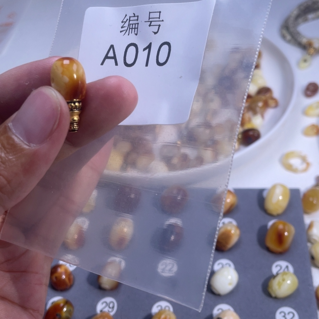 饮***荣琥珀未镶嵌裸石蜜蜡