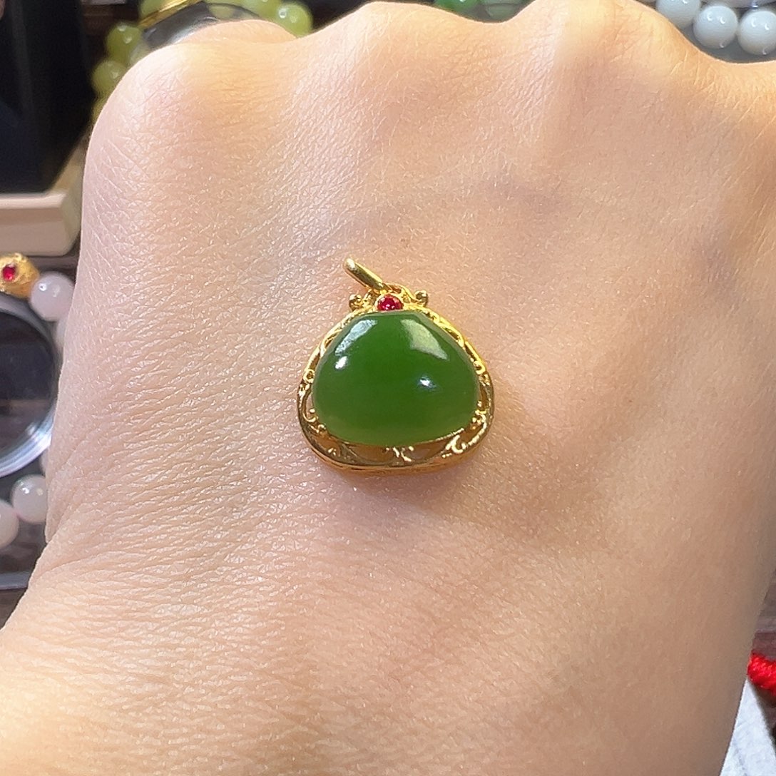 和田玉颈饰18K金镶嵌