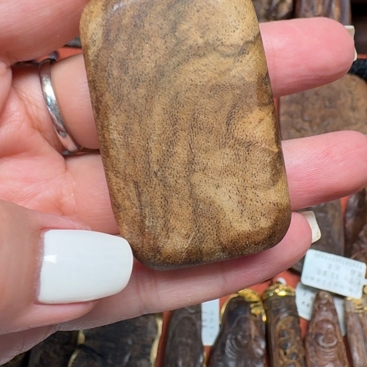 大叶紫檀（黑酸枝木类）