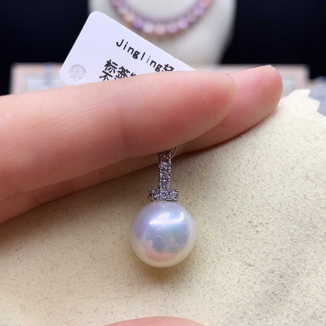 王****淡水珍珠合金颈饰