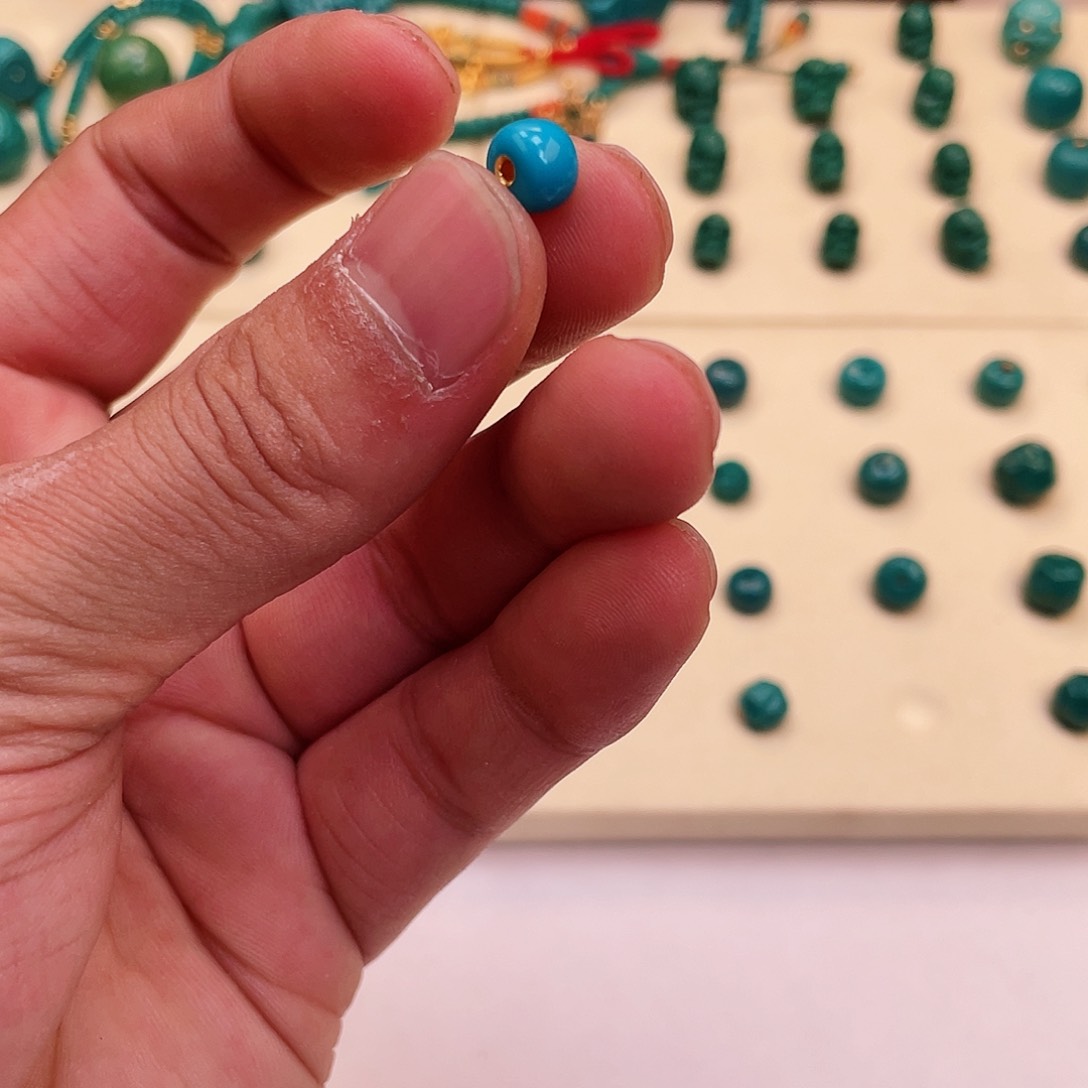 绿松石颈饰未镶嵌