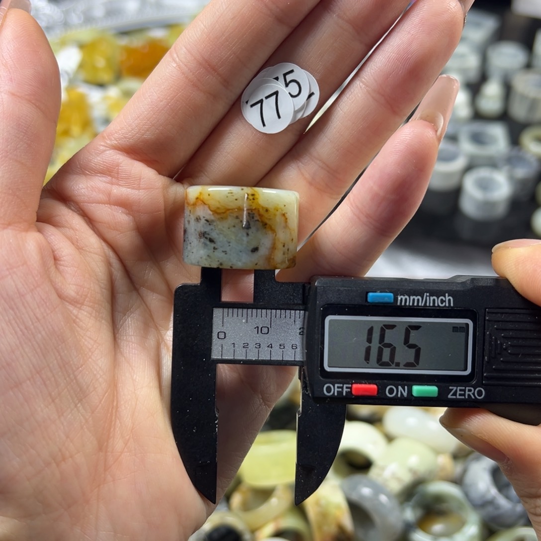 蛇纹石玉未镶嵌戒指