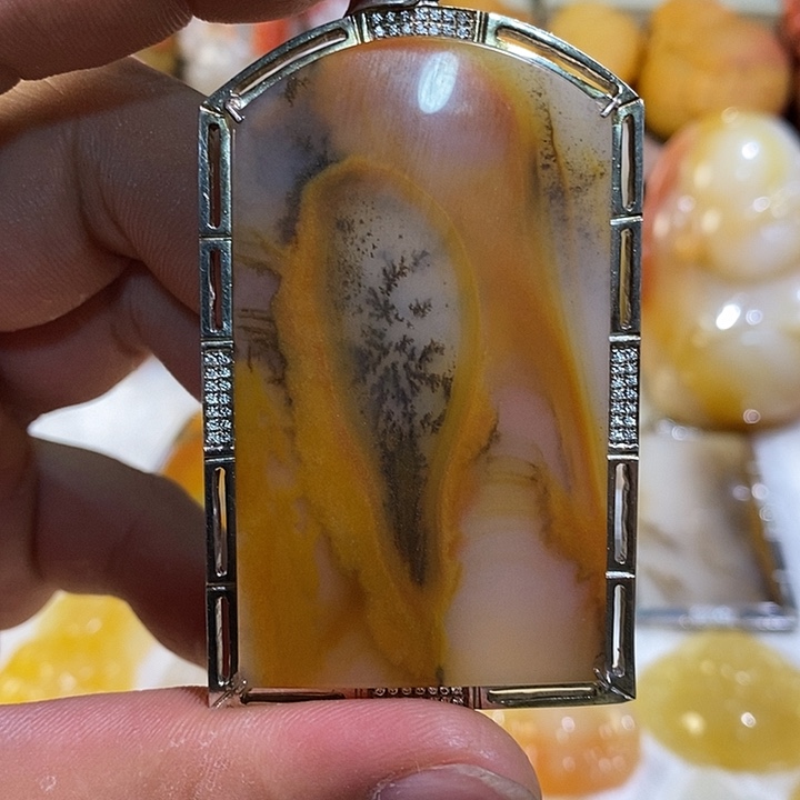 石英质玉（黄龙玉）未镶嵌颈饰水草花牌