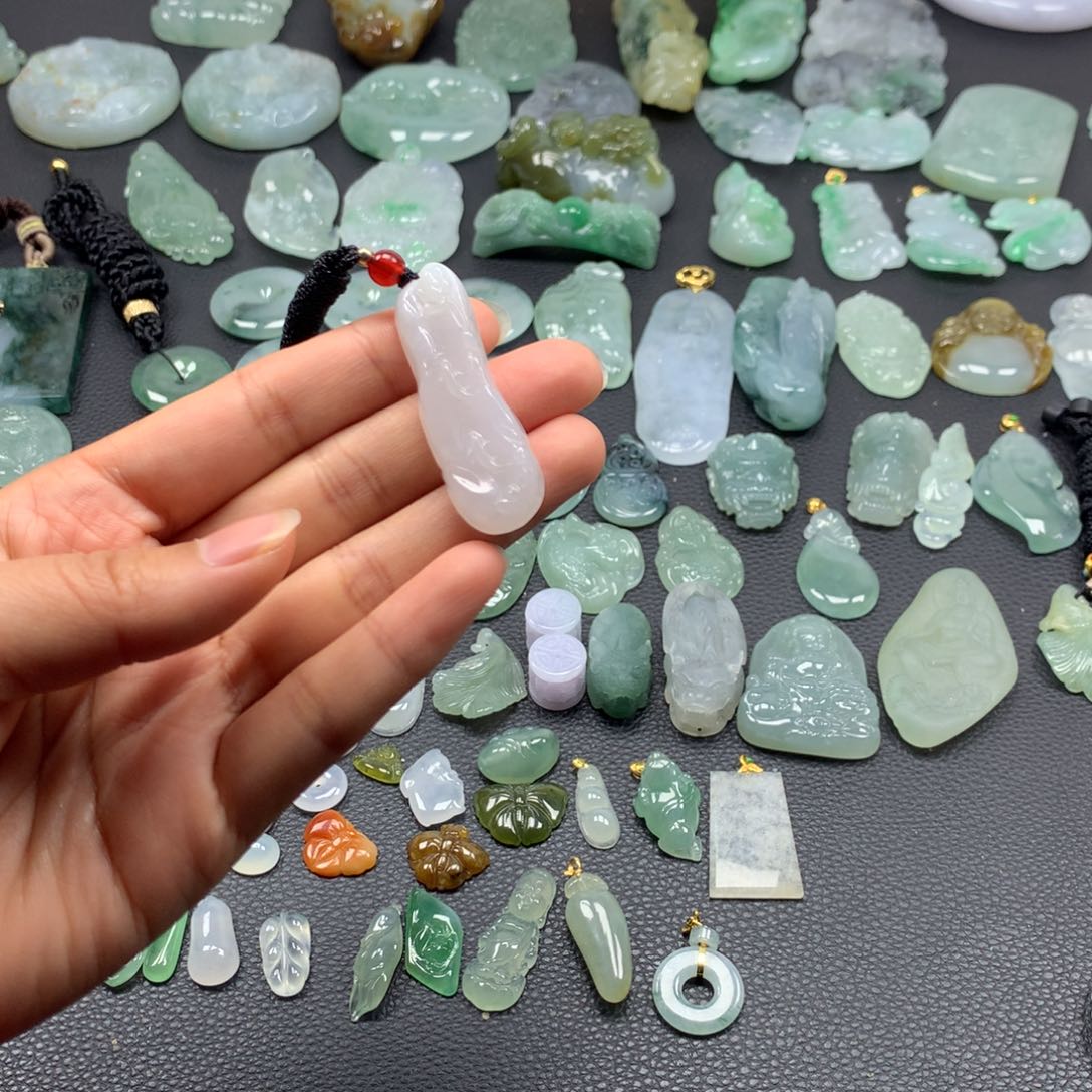 翡翠颈饰未镶嵌力争上游