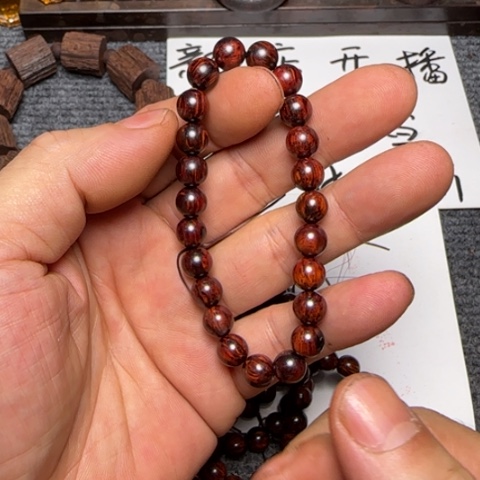 藤类海南红降0.8瑕疵圆珠手串
