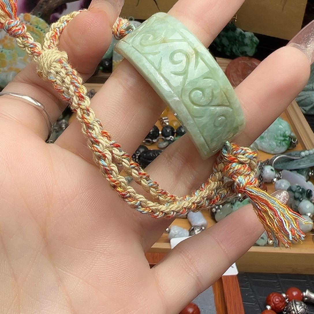 翡翠颈饰未镶嵌吊坠