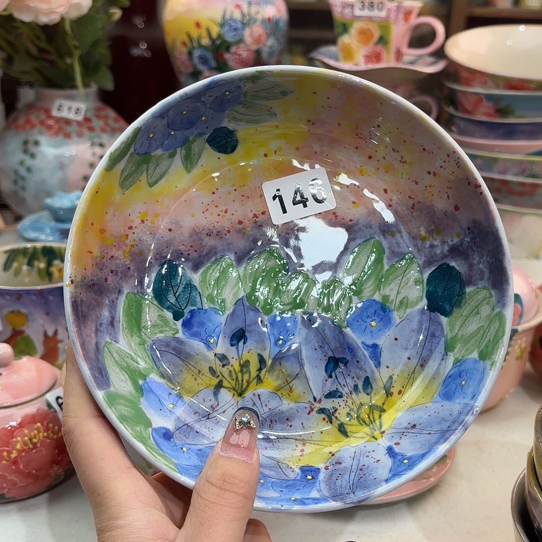 瓷片在这个社会是不允许有人