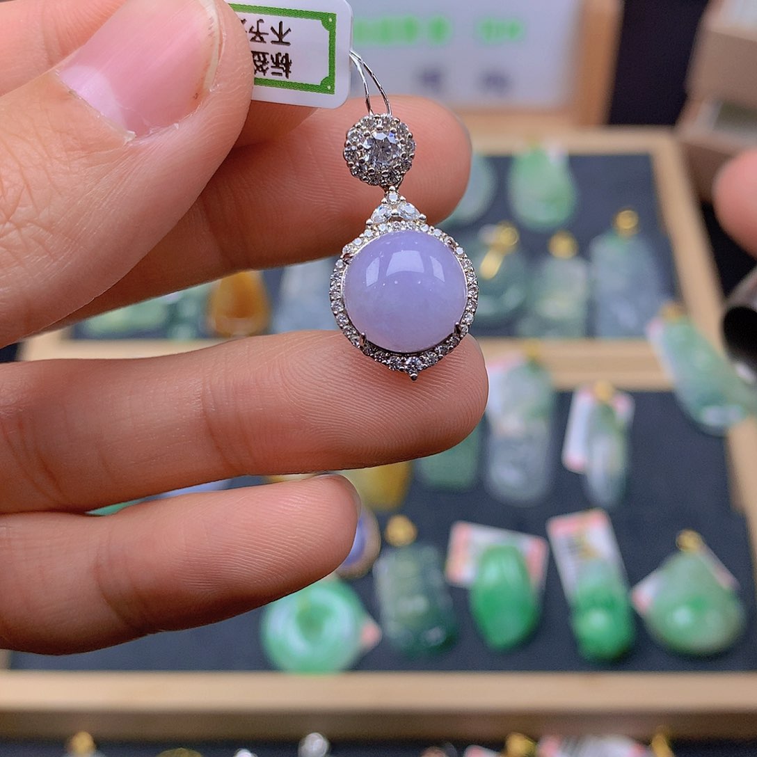 翡翠颈饰未镶嵌翡翠