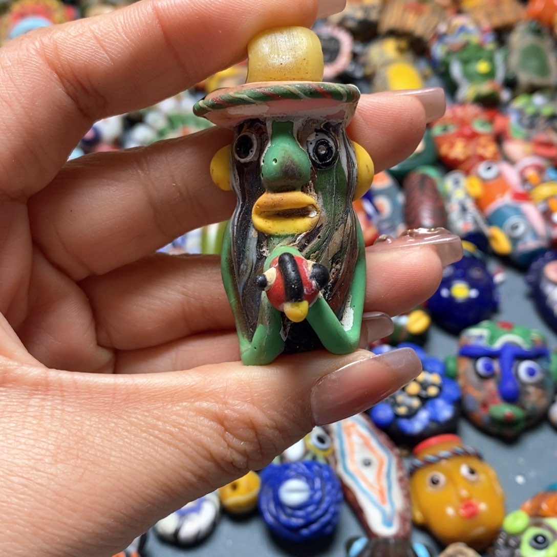 琉璃颈饰印度尼西亚琉璃娃娃