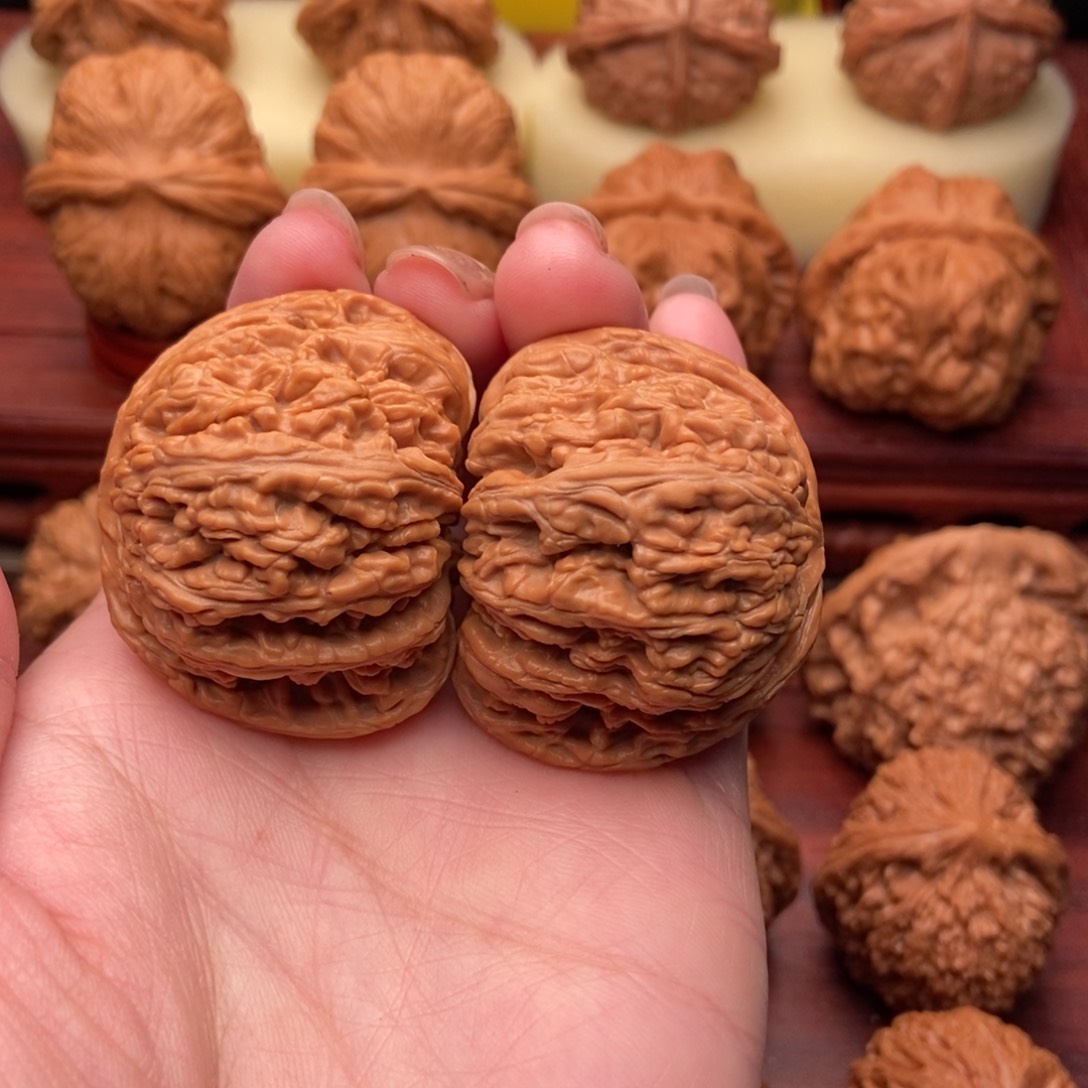 桃核把件野生宝石狮子头42