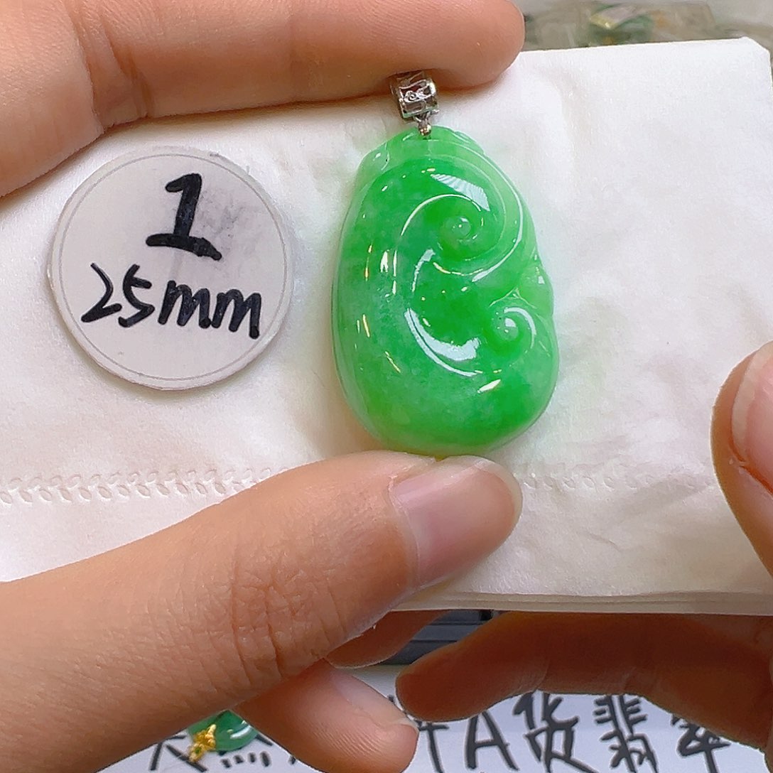 翡翠颈饰18K金镶嵌翡翠