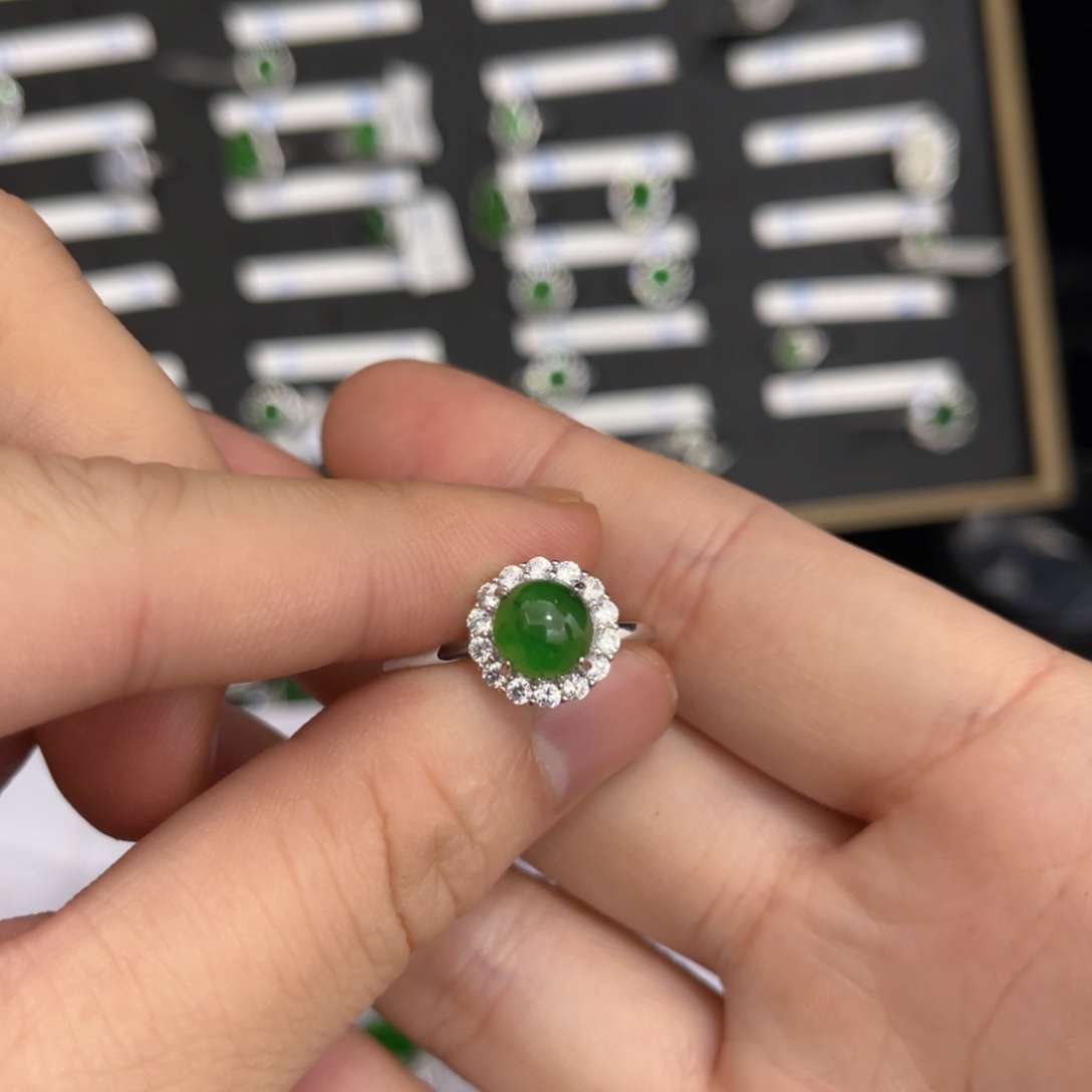 翡翠戒指银S925镶嵌翡翠戒指