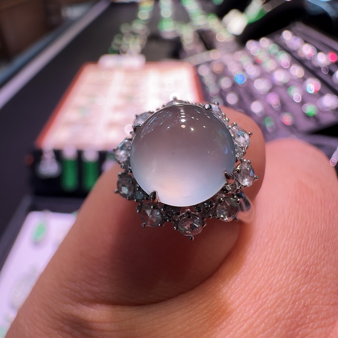 翡翠18K金镶嵌戒指