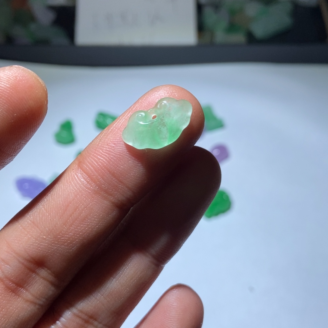 翡翠未镶嵌颈饰吊坠