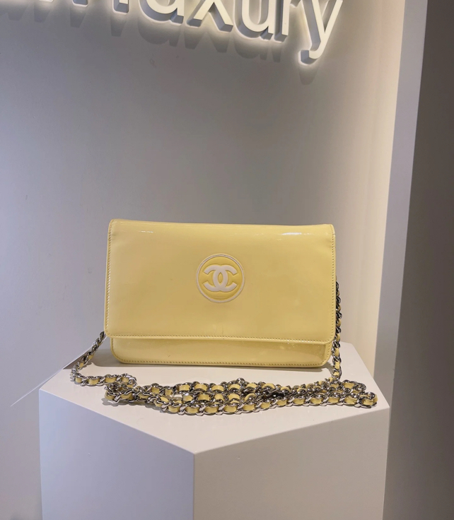 95新 Chanel/香奈儿 漆皮黄色woc包 17开  12722585